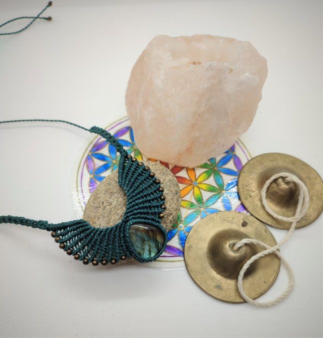 Collier amulette "Angélique"